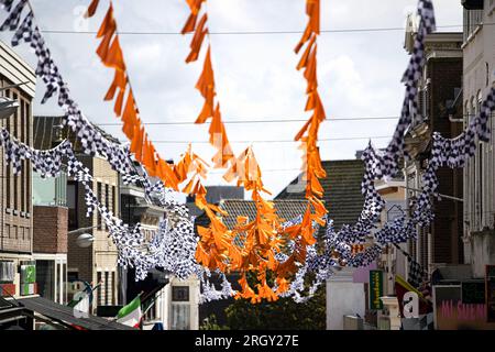 ZANDVOORT - Flags in the center of Zandvoort, in the run-up to the Dutch Grand Prix. ANP RAMON VAN FLYMEN netherlands out - belgium out Credit: ANP/Alamy Live News Stock Photo