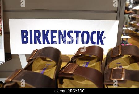 Womens Birkenstock Arizona Sandal - Brown | JourneysCanada