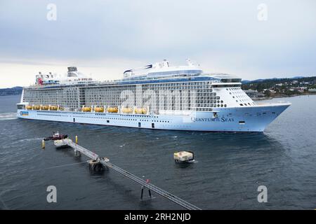 Royal Caribbean, Quantum of the Seas, in Victoria Harbour, Vancouver Island, Canada Stock Photo