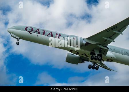 Qatar airways Boeing 777-3DZ/ER. Stock Photo