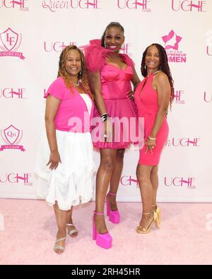 Canoga Park, California, USA. Queen Uche (Uche Umeagukwu), owner of Uche Hair (center), and guests attending the Uche Hair Celebrates 12 Year Anniversary at Uche Hair located in Westfield Topanga Mall in Canoga Park, California. Credit: Sheri Determan Stock Photo