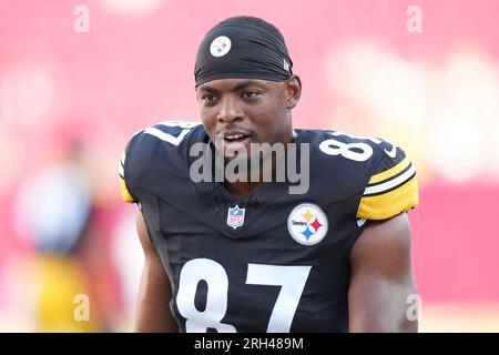 Pittsburgh Steelers tight end Rodney Williams (87) signs autographs for  fans following the NFL football team's training camp workout in Latrobe,  Pa., Friday, July 28, 2023. (AP Photo/Gene J. Puskar Stock Photo - Alamy