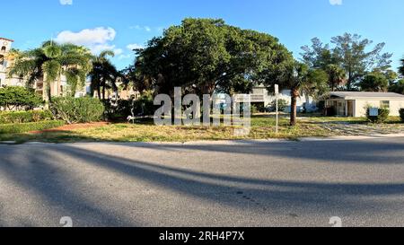 Treasure Island, Fla USA - 08 09 23: Treasure Island beach beautiful landscaping Stock Photo