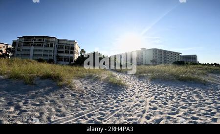 Treasure Island, Fla USA - 08 09 23: Treasure Island beach sun beaming off hotels Stock Photo