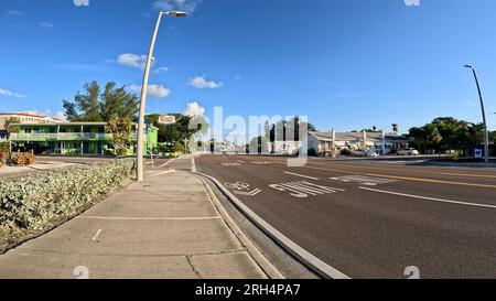 Treasure Island, Fla USA - 08 09 23: Treasure Island beach sidewalk and traffic Stock Photo