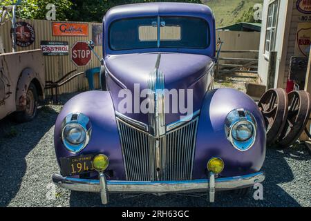 A 1941 Ford flatbed truck in purple Stock Photo