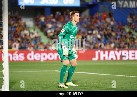 Eindhoven, Netherlands. 12th Aug, 2023. EINDHOVEN, NETHERLANDS - AUGUST 12:  Noa Lang of PSV gives a hand to Hidde ter Avest of FC Utrecht during the  Dutch Eredivisie match between PSV and