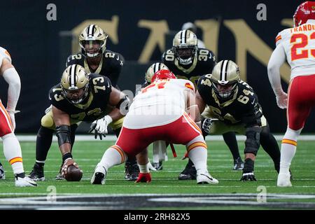 Tampa, Florida, USA. 09th Dec, 2018. New Orleans Saints offensive guard  Andrus Peat (75), New Orleans Saints center Max Unger (60) and New Orleans  Saints offensive guard Larry Warford (67) during the