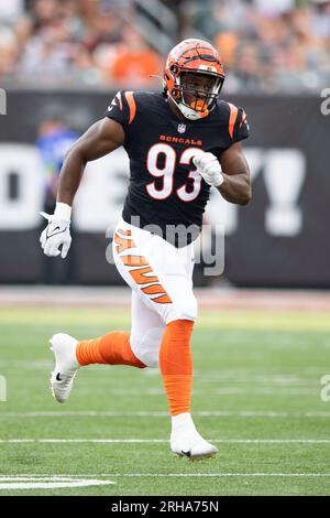 Cincinnati Bengals defensive end Jeff Gunter (93) in coverage