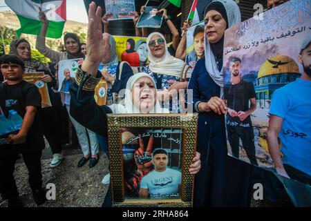 Nablus, Palestine. 15th Aug, 2023. A Palestinian female protester chants slogans while holding a portrait of a prisoner during the demonstration in solidarity with Palestinian prisoners detained by the Israeli occupation, in the city of Nablus in the occupied West Bank. Credit: SOPA Images Limited/Alamy Live News Stock Photo