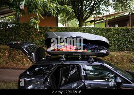 Thule roof box hi res stock photography and images Alamy