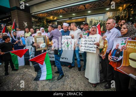 Nablus, Palestine. 15th Aug, 2023. Palestinian protesters hold portraits of prisoners during the demonstration in solidarity with Palestinian prisoners detained by the Israeli occupation, in the city of Nablus in the occupied West Bank. (Photo by Nasser Ishtayeh/SOPA Images/Sipa USA) Credit: Sipa USA/Alamy Live News Stock Photo