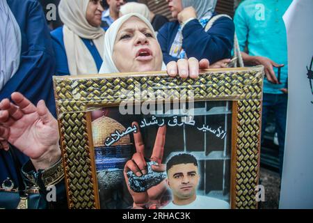 Nablus, Palestine. 15th Aug, 2023. A Palestinian female protester chants slogans while holding a portrait of a prisoner during the demonstration in solidarity with Palestinian prisoners detained by the Israeli occupation, in the city of Nablus in the occupied West Bank. (Photo by Nasser Ishtayeh/SOPA Images/Sipa USA) Credit: Sipa USA/Alamy Live News Stock Photo