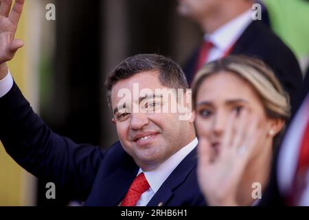 Paraguay, Asunción: 15 August 2023,  Pedro Alliana Rodríguez (l) and his wife Fabiana María Souto wave to supporters after Alliana Rodriguez was sworn in as Paraguay's new vice president. Photo: Nathalia Aguilar/dpa Stock Photo