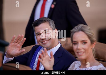 Paraguay, Asunción: 15 August 2023,  Santiago Peña (l) and his wife Leticia Ocampos wave to supporters after Peña was sworn in as Paraguay's new president. Photo: Nathalia Aguilar/dpa Stock Photo