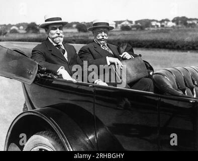 Bridgehampton, New York:  June 30, 1916 Charles Evans Hughes, the Republican candidate for President, and William Howard Taft, the former President, arrive in Hughes' car at Hughes' summer home. Stock Photo