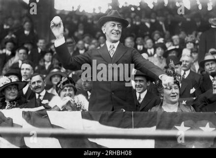 Washington, D.C.:  1916 President Woodrow Wilson throwing out the first ball on opening day of the baseball season. Stock Photo