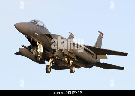 USAF F-15E Strike Eagle low light approach into RAF Lakenheath. Stock Photo