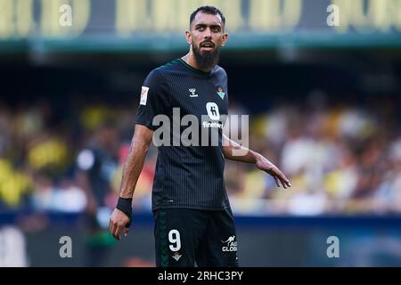 Borja Iglesias of Real Betis, left, and Miha Blazic of Ferencvaros TC vie  for the ball during the Europa League group G soccer match between Ferencvaros  TC and Real Betis in Groupama