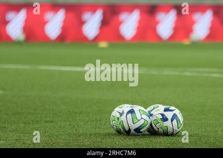 Curitiba, Brazil. 15th Aug, 2023. PR - CURITIBA - 08/15/2023 - BRASILEIRO A 2023, ATHLETICO-PR X CUIABA - The match balls seen before the match between Athletico-PR and Cuiaba at the Arena da Baixada stadium for the Campeonato Brasileiro A 2023. Photo: Robson Mafra/ AGIF/Sipa USA Credit: Sipa USA/Alamy Live News Stock Photo