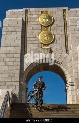 GIBRALTAR, BRITISH OVERSEAS TERRITORY, LOCATED ON THE SOUTHERN END OF THE IBERIAN PENINSULA. AMERICAN MEMORIAL  OF WORLD WAR 2 (ALSO KNOWN AS THE AMER Stock Photo