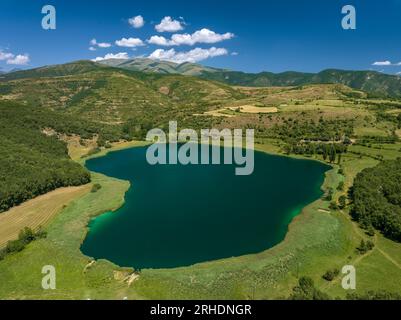 Aerial view of the Montcortès lake on a summer afternoon (Pallars Sobirà, Lleida, Catalonia, Spain, Pyrenees) ESP: Vista aérea del lago de Montcortès Stock Photo