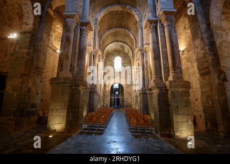 Interior of the church of the Sant Pere de Rodes monastery (Alt Empordà, Girona, Catalonia, Spain) ESP: Interior de la iglesia de Sant Pere de Rodes Stock Photo