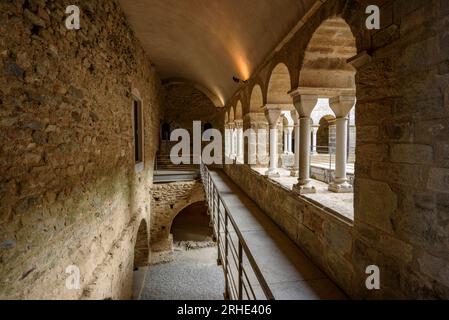 Upper cloister of the monastery of Sant Pere de Rodes (Alt Empordà, Girona, Catalonia, Spain) ESP: Claustro superior de Sant Pere de Rodes (Gerona) Stock Photo