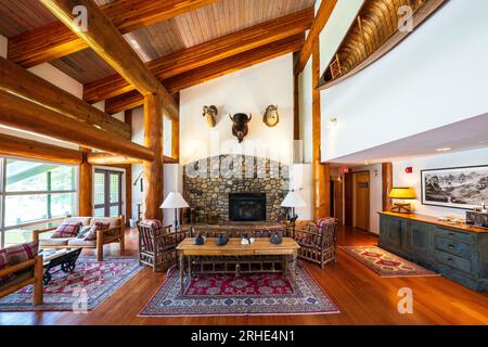 Moraine Lake Lodge, Moraine Lake during summer in  Banff National Park, Canadian Rockies, Alberta, Canada.  Banff National Park, Alberta, Canada Stock Photo