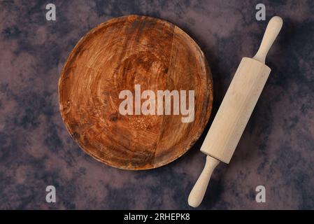 Wooden board and rolling pin on grunge purple background Stock Photo - Alamy