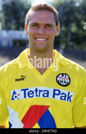 Frankfurt, Deutschland. 16th Aug, 2023. firo: football: football: archive photos, archive photo, archive images, 1. Bundesliga season 1994/1995, 94/95, photo session, press date, portraits Eintracht Frankfurt Thorsten Legat, half figure, portrait Credit: Frankfurt, Deutschland. 16th Aug, 2023. firo: football: football: archive photos, archive photo, archive images, 1. Bundesliga season 1994/1995, 94/95, photo session, press date, portraits Eintracht Frankfurt Thorsten Legat, half figure, portrait Credit: