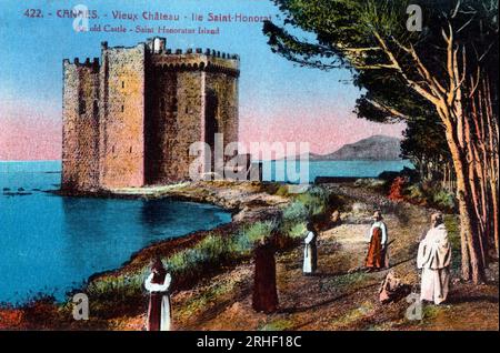 Provence Alpes Cote d'Azur, Alpes Maritimes (06), Cannes : forteresse de l'ile Saint Honorat (Saint-Honorat), une des iles de Lerins - Carte postale datee 1925 Stock Photo