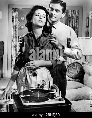 Linda Lawson, Robert Knapp, on-set of the Film, 'The Threat', Warner Bros., 1960 Stock Photo