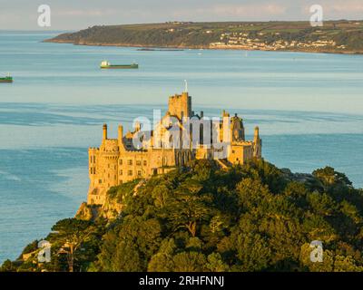 St Michael's Mount,  Marazion, Penzance, Cornwall, England.  Aerial view Stock Photo