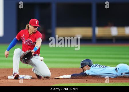 Philadelphia Phillies second baseman Bryson Stott plays during a baseball  game against the Cincinnati Reds Monday, Aug. 15, 2022, in Cincinnati. (AP  Photo/Jeff Dean Stock Photo - Alamy