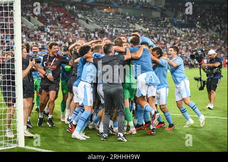 Piraeus, Lombardy, Greece. 17th Aug, 2023. Players of Manchester City after winning the UEFA Super Cup match between Manchester City and Sevilla FC at Georgios Karaiskakis Stadium on August 16, 2023, in Piraeus, Greece. (Credit Image: © Stefanos Kyriazis/ZUMA Press Wire) EDITORIAL USAGE ONLY! Not for Commercial USAGE! Stock Photo