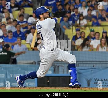 Download Chris Taylor With Dodgers Teammates Wallpaper