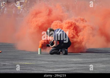 Farnborough, Hants, UK. 17th Aug, 2023. Scenes on the first day of the British Motor Show on Farnborough International Airport OPS: The Lightning Bolts, the ArmyÕs parachute display team prepare for their colleagues to fall out of the sky Credit: Motofoto/Alamy Live News Stock Photo