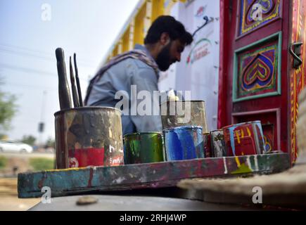 Peshawar, Pakistan. 17th Aug, 2023. A painter paints a truck in Peshawar, Pakistan, Aug. 17, 2023. In Pakistan, painting trucks with vibrant patterns is a popular decorative culture. Credit: Saeed Ahmad/Xinhua/Alamy Live News Stock Photo