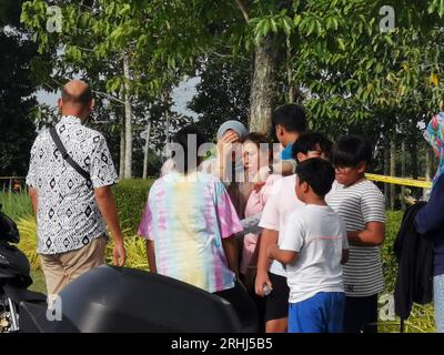 230817 -- KUALA LUMPUR, Aug. 17, 2023 -- Relatives of the victims