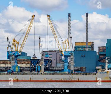 Long tanker unloading its cargo of sugar at the Tate and Lyle refinery in Silvertown on the Thames London UK Stock Photo