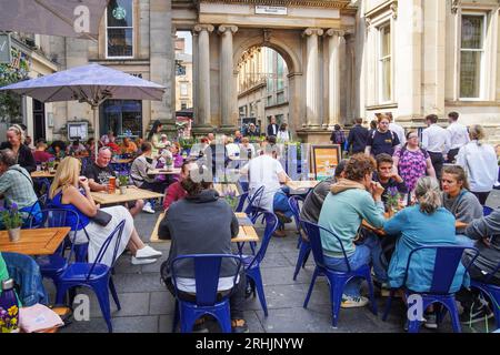 Glasgow, UK. 17th Aug, 2023. With 2 days to go before the start of the 20th Edition of the Glasgow International Piping Festival, visitors to Glasgow city take to al fresco restaurants and cafes while pipe bands give free street performances. Credit Credit: Findlay/Alamy Live News