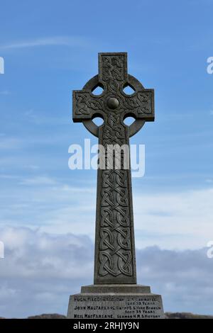War memorial in the form of a stone Celtic cross in Iona Stock Photo