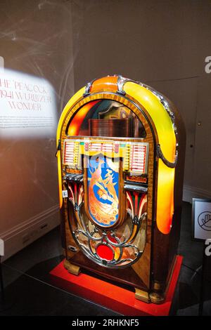 Wurlitzer jukebox hi-res stock photography and images - Alamy