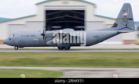 A West Virginia Air National Guard C-130 Hercules lands at Eastern West Virginia Regional Airport (Martinsburg Airport) Stock Photo