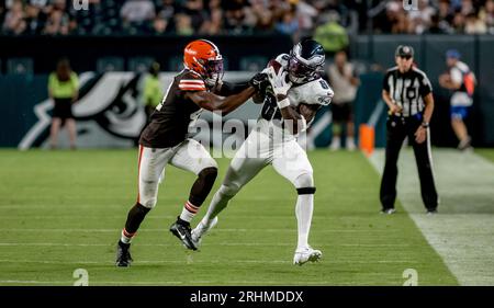 Philadelphia Eagles tight end Tyree Jackson (80) runs against the New York  Giants during an NFL football game Sunday, Dec. 11, 2022, in East  Rutherford, N.J. (AP Photo/Adam Hunger Stock Photo - Alamy