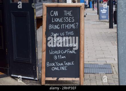 London, UK. 18th August 2023. A sign at a pub in central London announces that it will open early for the FIFA Women's World Cup football final in Australia on Sunday 20th August, with England playing against Spain. Credit: Vuk Valcic/Alamy Live News Stock Photo