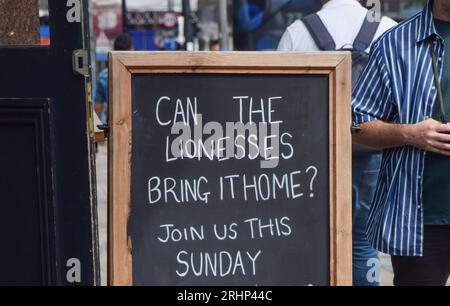 London, UK. 18th August 2023. A sign at a pub in central London announces that it will open early for the FIFA Women's World Cup football final in Australia on Sunday 20th August, with England playing against Spain. Credit: Vuk Valcic/Alamy Live News Stock Photo