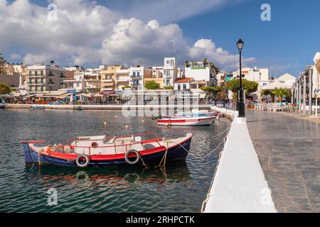 Fishing boats on Voulismeni Lake at the seafront, Agios Nikolaos, Crete, Greece Stock Photo