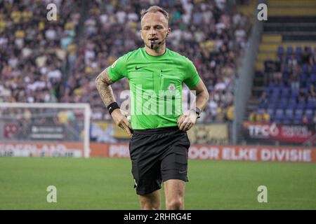 Breda, Netherlands. 18th Aug, 2023. BREDA, NETHERLANDS - AUGUST 18: referee Nick Smit during the Dutch Keuken Kampioen Divisie match between NAC Breda and Jong AZ at Rat Verlegh Stadion on August 18, 2023 in Breda, Netherlands. (Photo by Gabriel Calvino Alonso/Orange Pictures) Credit: Orange Pics BV/Alamy Live News Stock Photo